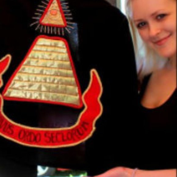 Art by Victoria Skye - Picture 8 of 17